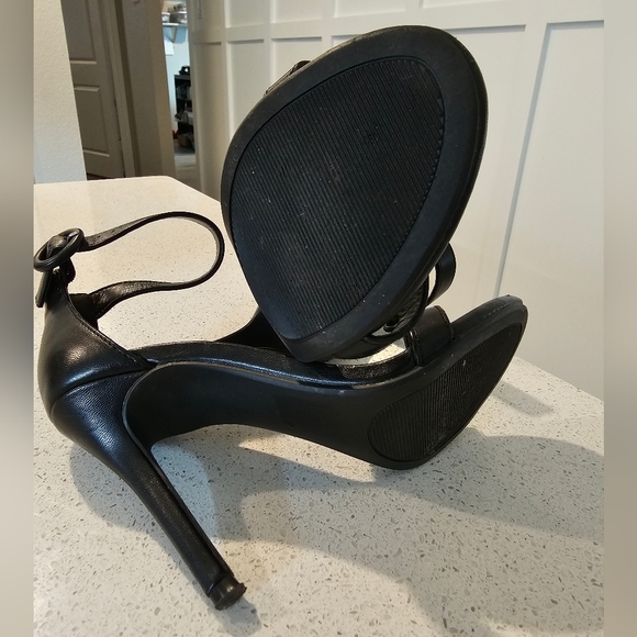Black Strappy Heels Forever 21 - Picture 5 of 5
